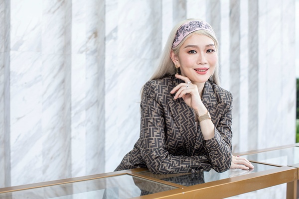 หมอรวงข้าว แพรว (1)_0.jpg