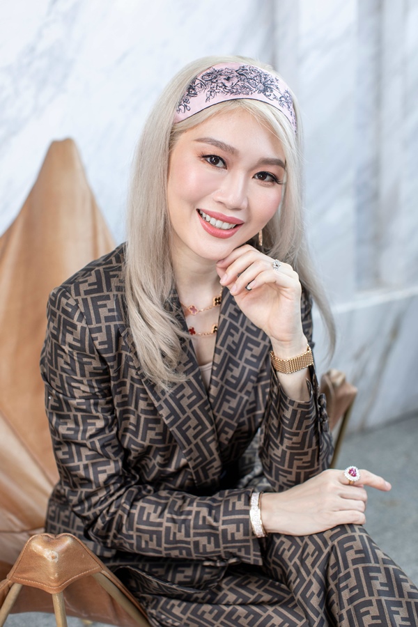 หมอรวงข้าว แพรว (2)_0.jpg