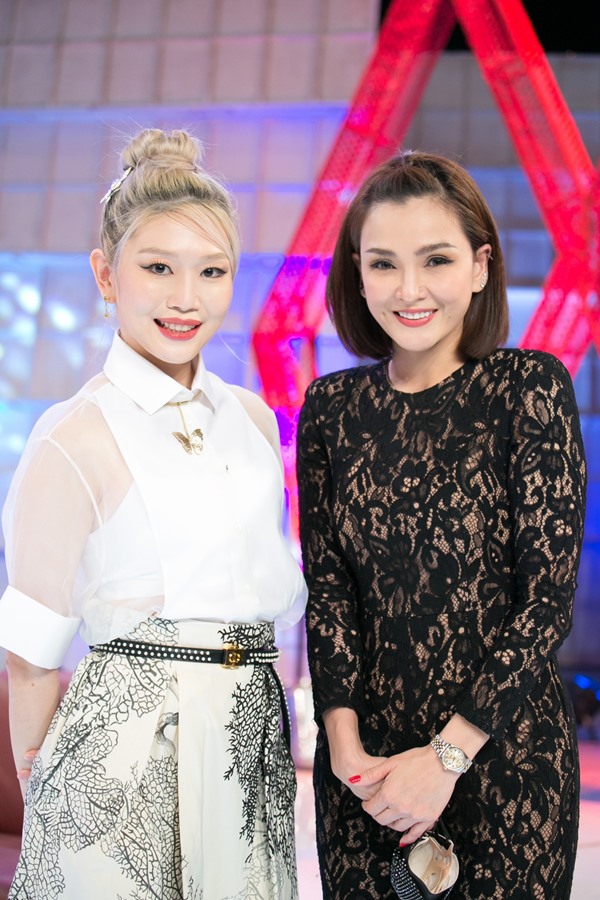 แคนดี้ปรึกษาคุณหมอทีมแพทย์ Lovely Specialist โดยมีคุณหมอรวงข้าวร่วมให้คำปรึกษาด้วย