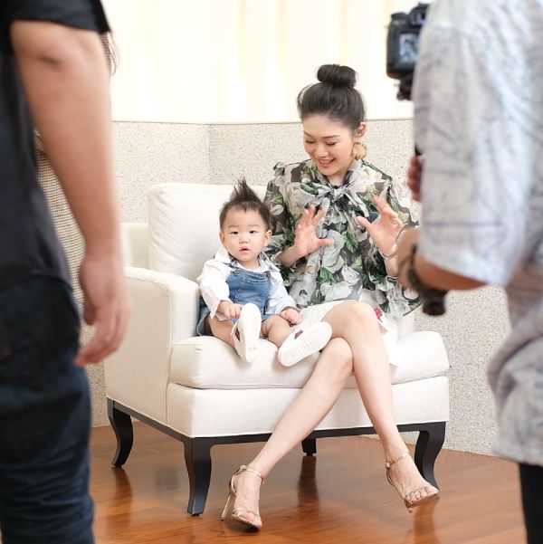 เบื้องหลังHELLO กุมภา-2.jpg