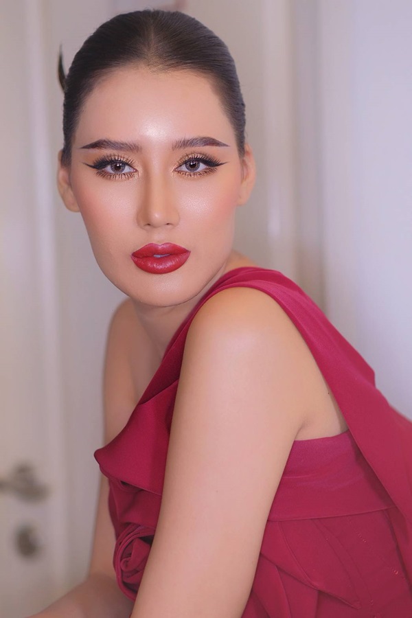 หลังแก้ตาสองชั้น+เปิดหัวตา+รักษากล้ามเนื้อตาอ่อนแรง+ยกหางตาซ่อนแผลใต้คิ้ว 1 เดือน