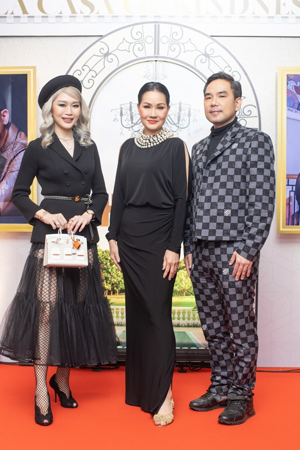 คุณหมอรวงข้าว พร้อมผู้บริหาร ร่วมงานการกุศล H! List 2021 Charity Dinner4