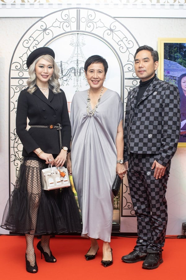 คุณหมอรวงข้าว พร้อมผู้บริหาร ร่วมงานการกุศล H! List 2021 Charity Dinner1