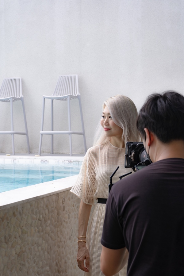 หมอรวงข้าว ถ่ายทำ Elle อย่างตั้งอกตั้งใจ
