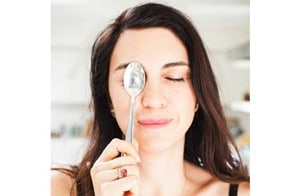 Fight-Puffy-Eyes-With-A-Cold-Spoon.jpg
