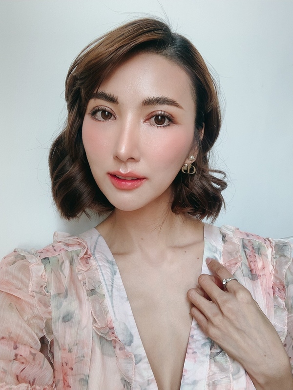 ลุคสวยแพง ตาสวยฉ่ำโกลว์