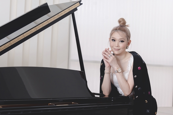 พ.ญ.ณัฐฐามณี สิริภคพันธ์ หรือ ‘หมอรวงข้าว’ ผู้ออกแบบและพัฒนาการทำตาเทคนิคหมอรวงข้าว