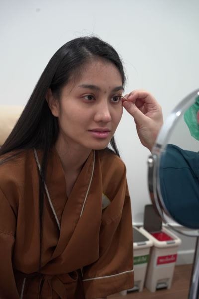 ลูกศร เลือก Lovely Eye & Skin Clinic แก้ไขปัญหาตา