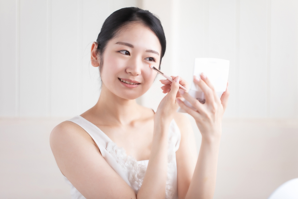 Double eyelid makeup